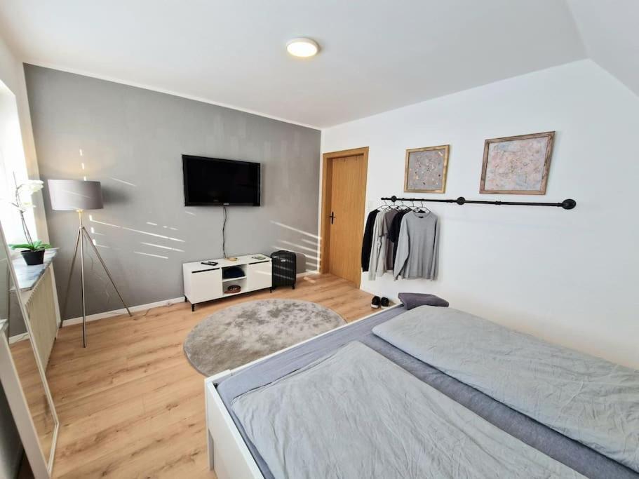 Gemuetliche Wohnung Direkt Am Kuestenkanal! Wardenburg Bagian luar foto